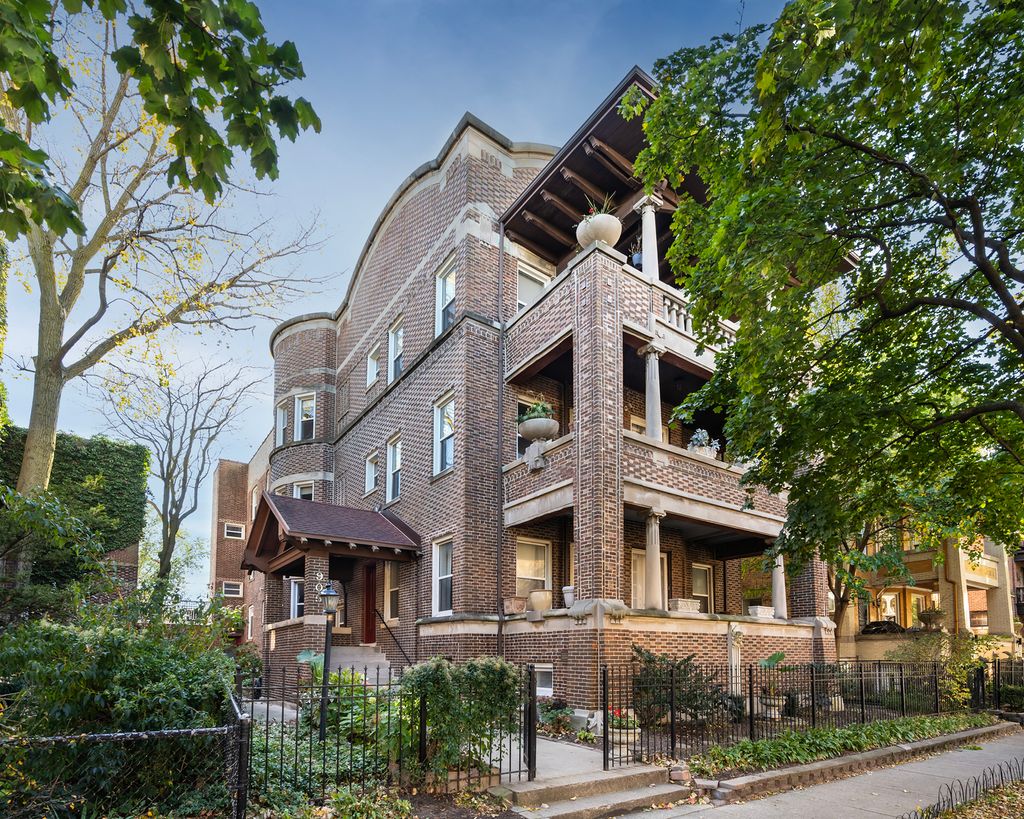 Photo for 905 W Lakeside Place #2F, Chicago, IL 60640 (MLS # 12468314)