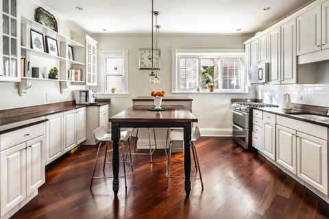 Tiny photo for 905 W Lakeside Place #2F, Chicago, IL 60640 (MLS # 12468314)