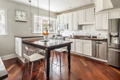 Tiny photo for 905 W Lakeside Place #2F, Chicago, IL 60640 (MLS # 12468314)