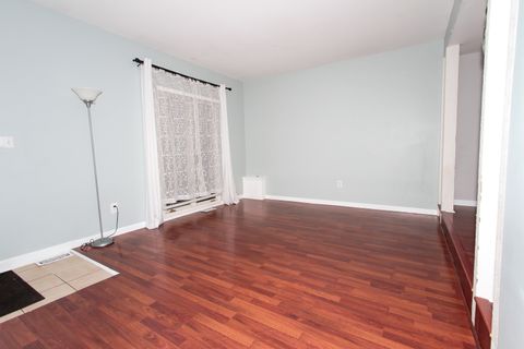 Tiny photo for 3 Garden Crescent Court, Elgin, IL 60123 (MLS # 12478374)