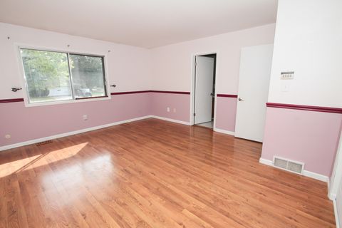 Tiny photo for 3 Garden Crescent Court, Elgin, IL 60123 (MLS # 12478374)