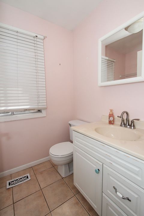 Tiny photo for 3 Garden Crescent Court, Elgin, IL 60123 (MLS # 12478374)
