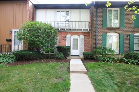 Photo of 3 Garden Crescent Court, Elgin, IL 60123 (MLS # 12478374)