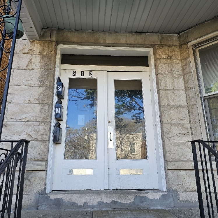 212 N LEAMINGTON Avenue