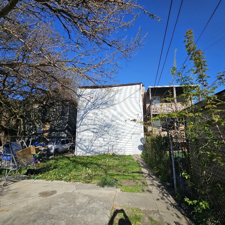 212 N LEAMINGTON Avenue