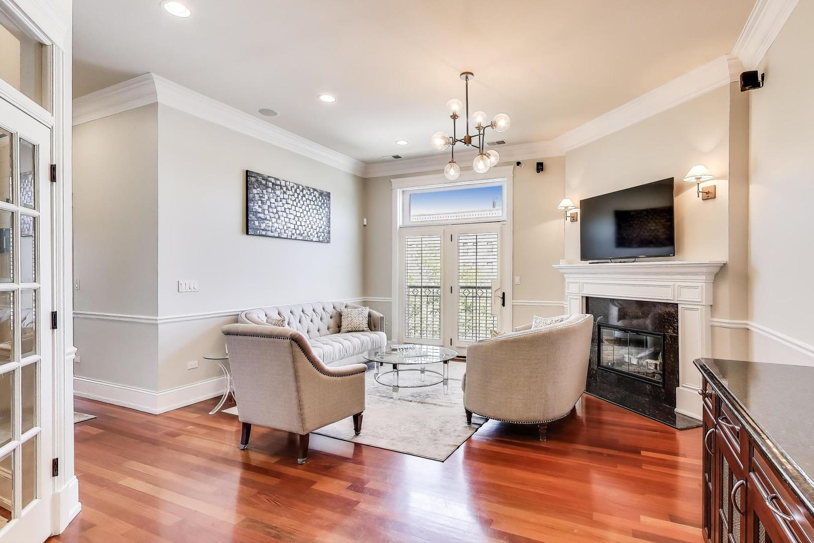 2401 N Janssen Avenue 402