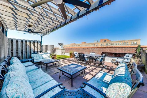 Tiny photo for 2401 N Janssen Avenue #402, Chicago, IL 60614 (MLS # 12450831)