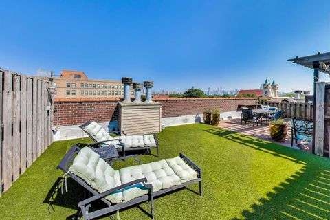 Tiny photo for 2401 N Janssen Avenue #402, Chicago, IL 60614 (MLS # 12450831)