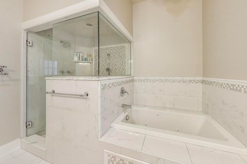 Tiny photo for 2401 N Janssen Avenue #402, Chicago, IL 60614 (MLS # 12450831)