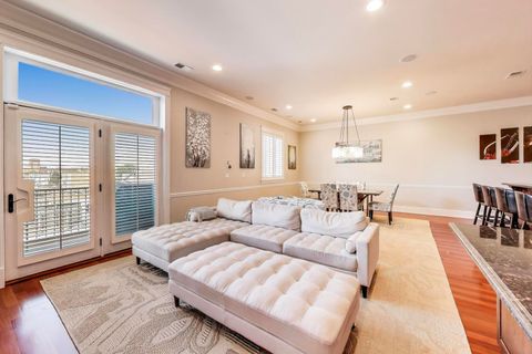 Tiny photo for 2401 N Janssen Avenue #402, Chicago, IL 60614 (MLS # 12450831)