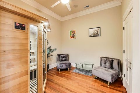 Tiny photo for 2401 N Janssen Avenue #402, Chicago, IL 60614 (MLS # 12450831)