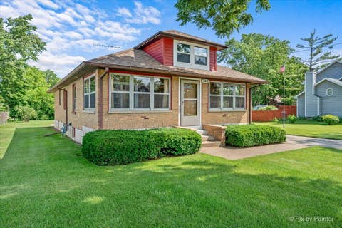 Photo of 746 Parkway Avenue, Elgin, IL 60120 (MLS # 12738031)