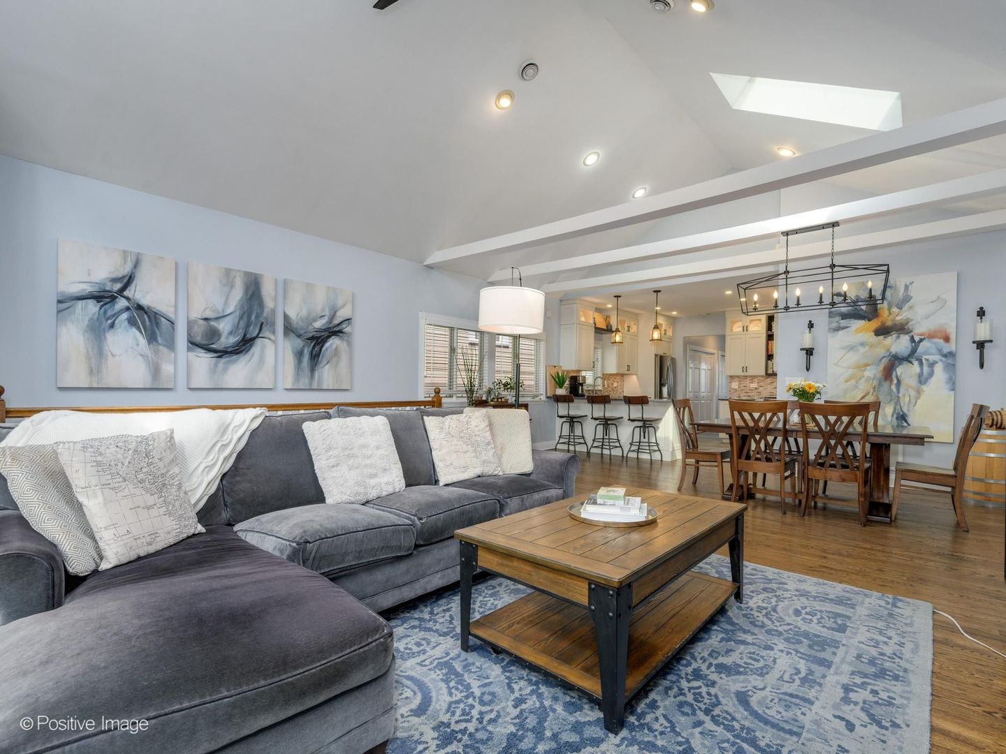 3043 N HAMILTON Avenue