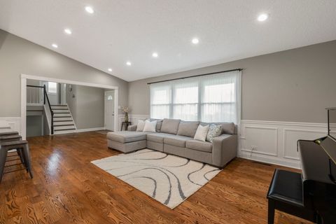 Tiny photo for 1890 Shorewood Drive W, Hoffman Estates, IL 60192 (MLS # 12615333)