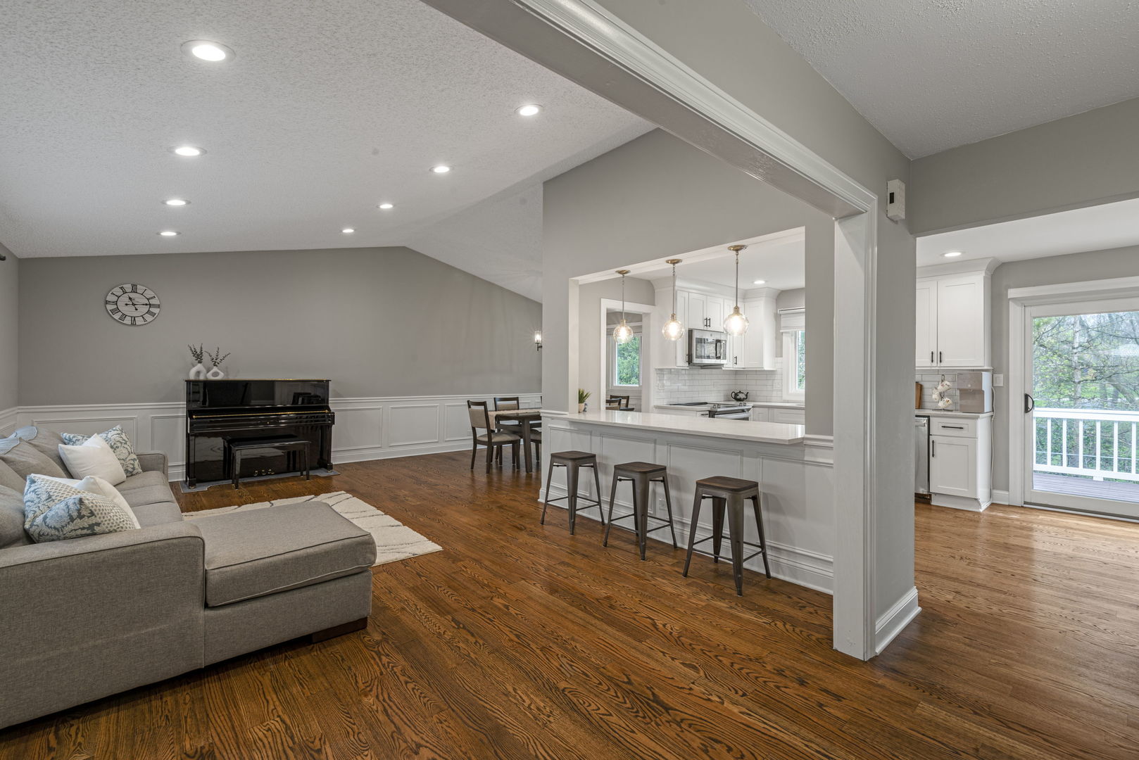 1890 Shorewood Drive W