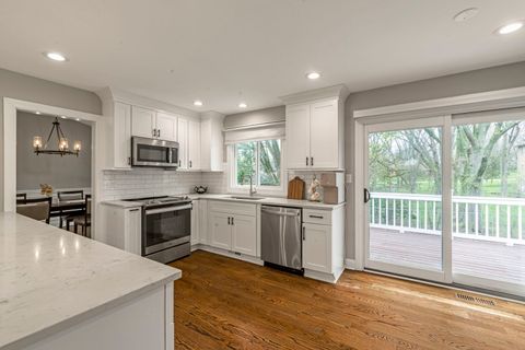 Tiny photo for 1890 Shorewood Drive W, Hoffman Estates, IL 60192 (MLS # 12615333)