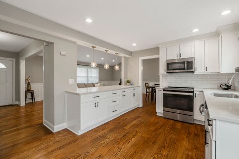 Tiny photo for 1890 Shorewood Drive W, Hoffman Estates, IL 60192 (MLS # 12615333)