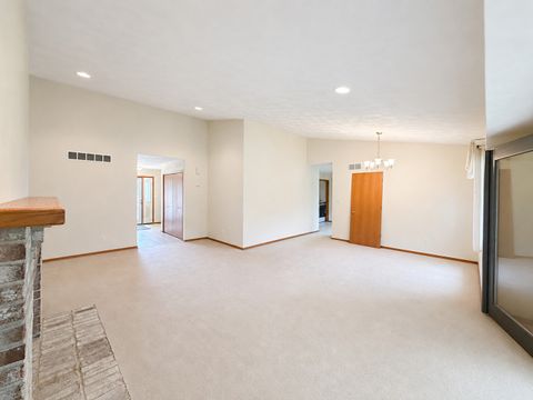 Tiny photo for 1909 Comanche Court #11, Freeport, IL 61032 (MLS # 12677189)