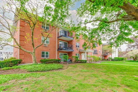 Tiny photo for 809 E Miner Street #3B, Arlington Heights, IL 60004 (MLS # 12630226)