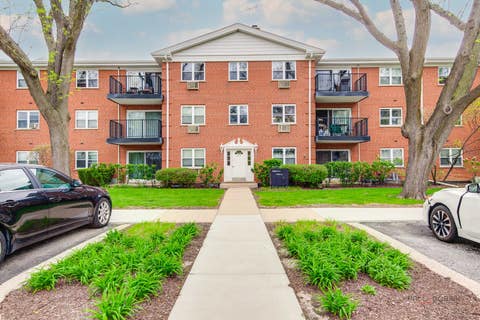 Photo of 809 E Miner Street #3B, Arlington Heights, IL 60004 (MLS # 12630226)
