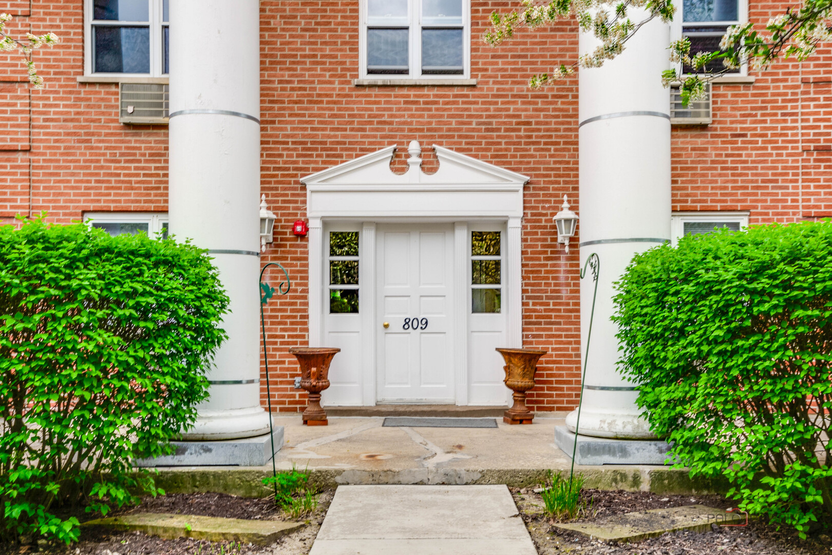 809 E Miner Street 3B