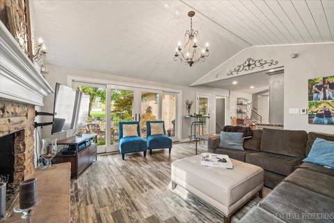 Tiny photo for 609 Bowling Green Court, Naperville, IL 60563 (MLS # 12504634)