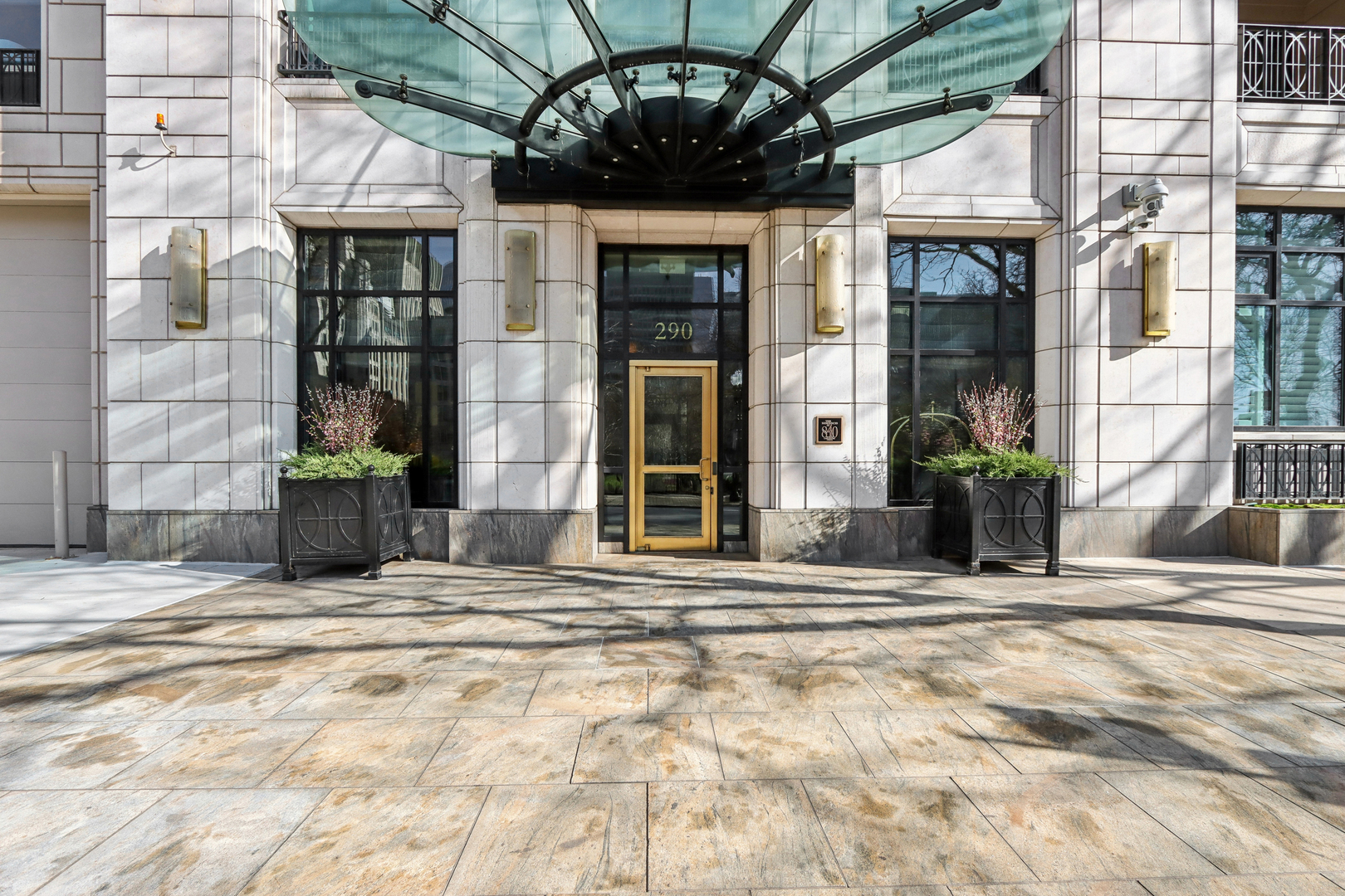 840 N LAKE SHORE Drive 2001