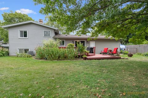 Tiny photo for 160 Surrey Lane, Crystal Lake, IL 60014 (MLS # 12473752)