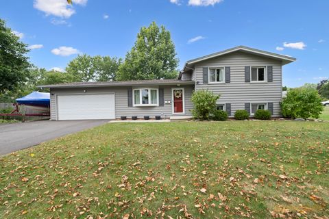 Photo of 160 Surrey Lane, Crystal Lake, IL 60014 (MLS # 12473752) Photo of 160 Surrey Lane, Crystal Lake, IL 60014 (MLS # 12473752)