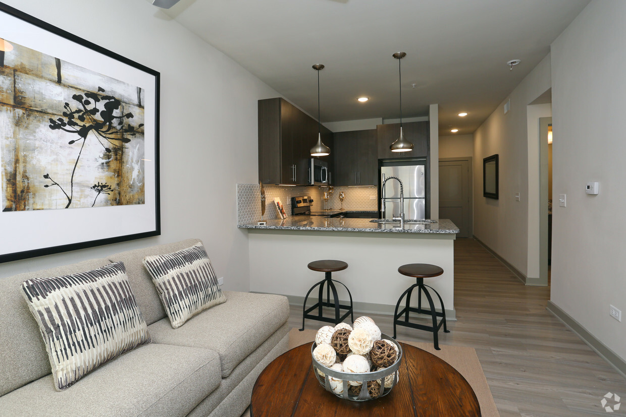 680 E Algonquin Road 1404