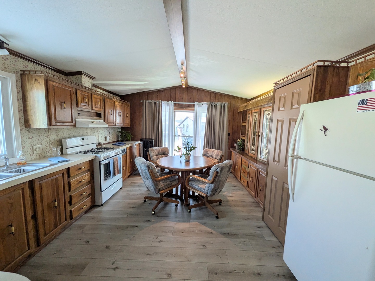 715 Thorntree Terrace