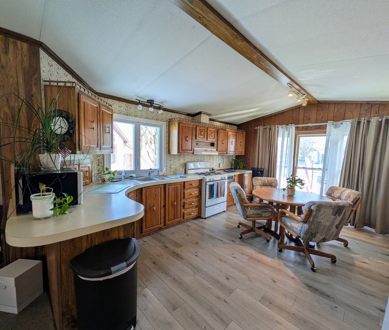 715 Thorntree Terrace