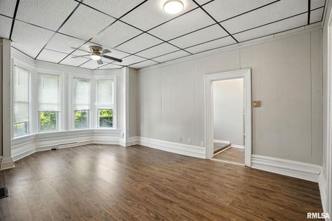 Tiny photo for 325 KIRKWOOD Boulevard, Davenport, IA 52803 (MLS # QC4267134)