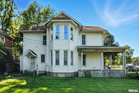 Tiny photo for 325 KIRKWOOD Boulevard, Davenport, IA 52803 (MLS # QC4267134)
