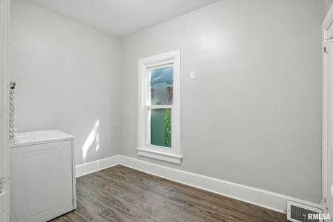 Tiny photo for 325 KIRKWOOD Boulevard, Davenport, IA 52803 (MLS # QC4267134)