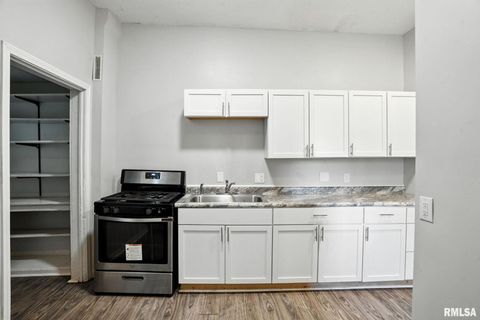 Tiny photo for 325 KIRKWOOD Boulevard, Davenport, IA 52803 (MLS # QC4267134)