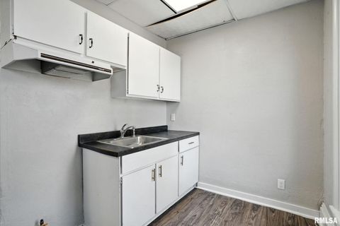 Tiny photo for 325 KIRKWOOD Boulevard, Davenport, IA 52803 (MLS # QC4267134)