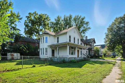 Tiny photo for 325 KIRKWOOD Boulevard, Davenport, IA 52803 (MLS # QC4267134)