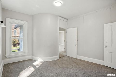 Tiny photo for 325 KIRKWOOD Boulevard, Davenport, IA 52803 (MLS # QC4267134)