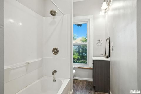 Tiny photo for 325 KIRKWOOD Boulevard, Davenport, IA 52803 (MLS # QC4267134)