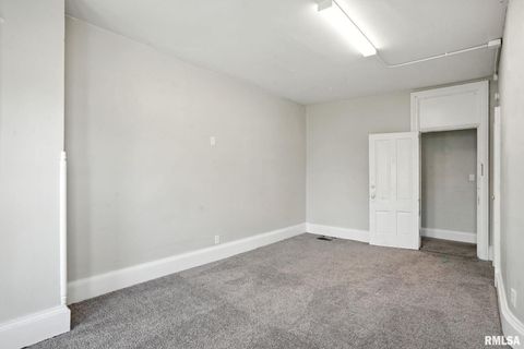 Tiny photo for 325 KIRKWOOD Boulevard, Davenport, IA 52803 (MLS # QC4267134)