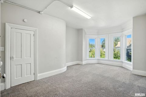 Tiny photo for 325 KIRKWOOD Boulevard, Davenport, IA 52803 (MLS # QC4267134)