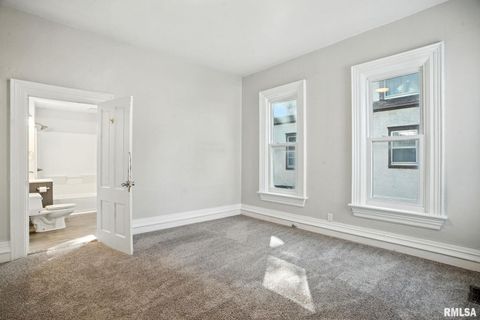 Tiny photo for 325 KIRKWOOD Boulevard, Davenport, IA 52803 (MLS # QC4267134)