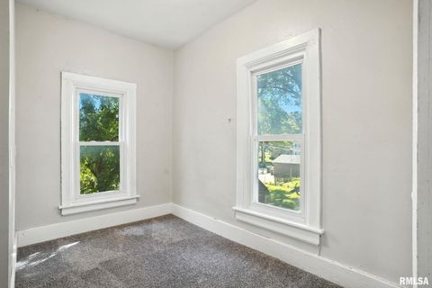 Tiny photo for 325 KIRKWOOD Boulevard, Davenport, IA 52803 (MLS # QC4267134)