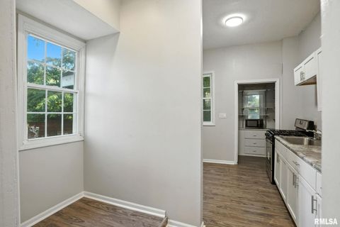 Tiny photo for 325 KIRKWOOD Boulevard, Davenport, IA 52803 (MLS # QC4267134)