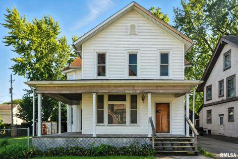 Photo of 325 KIRKWOOD Boulevard, Davenport, IA 52803 (MLS # QC4267134)