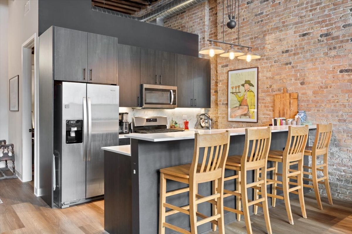 818 N Wolcott Avenue 208