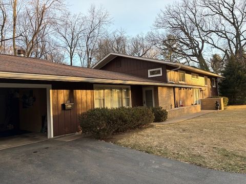 Photo of 3709 9th Avenue, Moline, IL 61265 (MLS # 12566210)