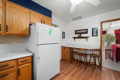 Tiny photo for 3709 9th Avenue, Moline, IL 61265 (MLS # 12566210)