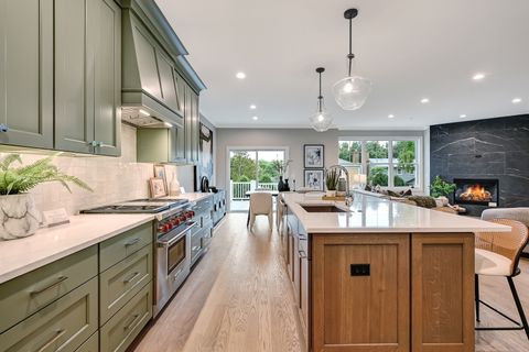 Tiny photo for 131 Harding Court, Glen Ellyn, IL 60137 (MLS # 12539403)